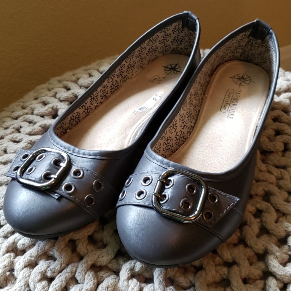 Gray flats with buckle